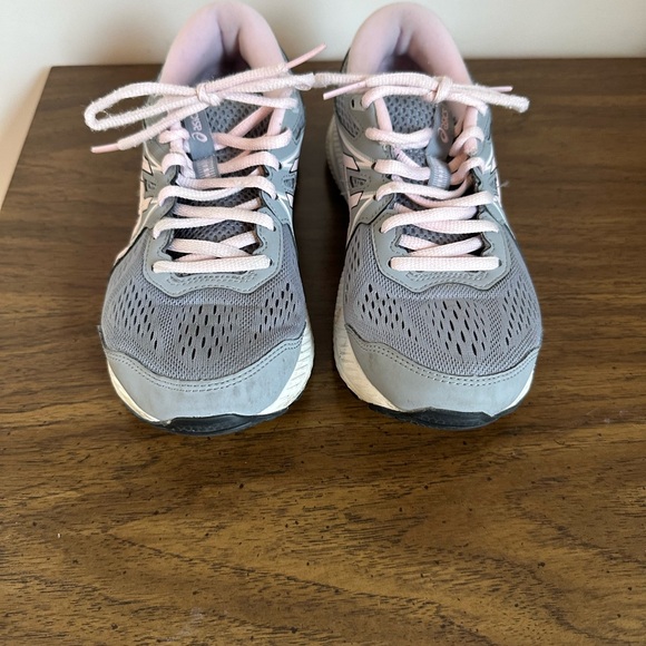 Women’s wide width sneakers - Picture 2 of 5